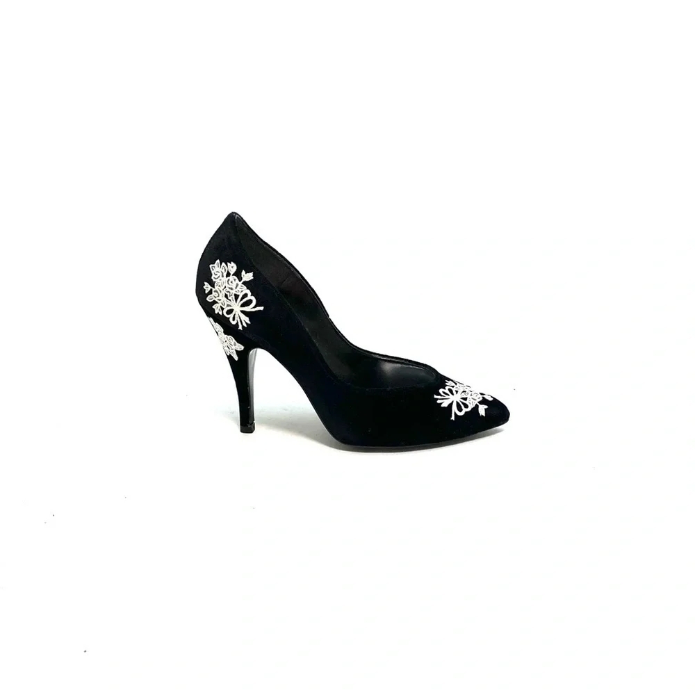 Vintage 1980s deadstock black velvet embroidered floral stiletto heels NWT